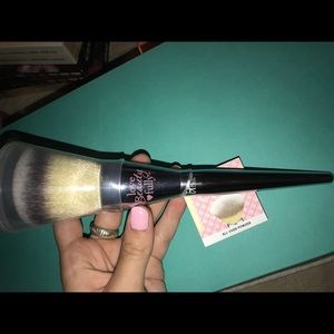 It Cosmetics all over powder brush
